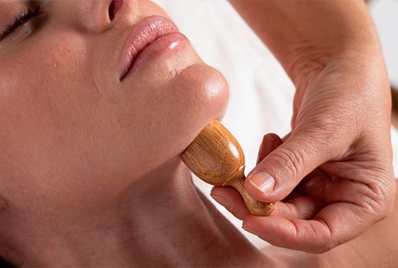 Maderoterapia Facial